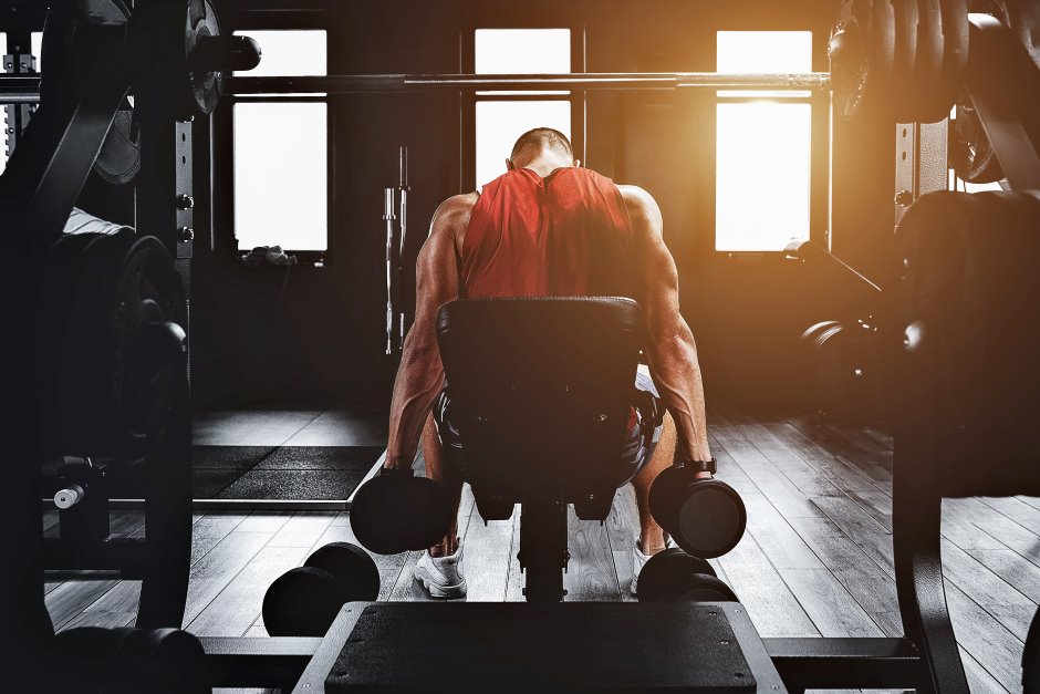 Na musculação, existem diversas variáveis que podem ser ajustadas para otimizar os resultados, dependendo do objetivo do praticante. Entre as mais importantes estão a intensidade, densidade, frequência e volume de treino. Essas variáveis têm papéis fundamentais tanto no processo de emagrecimento quanto no de ganho de massa muscular. Entender como manipulá-las corretamente pode ser a chave para alcançar os resultados desejados de forma eficiente e saudável.